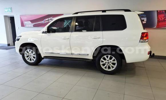 Nunua Ilio tumika Toyota Land Cruiser Nyeupe Gari ndani ya Mombasa nchini Kenya ya Pwani Nunua Ilio tumika Toyota Land Cruiser Nyeupe Gari ndani ya Mombasa nchini Kenya ya Pwani
