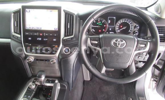 Nunua Ilio tumika Toyota Land Cruiser Fedha Gari ndani ya Mombasa nchini Kenya ya Pwani Nunua Ilio tumika Toyota Land Cruiser Fedha Gari ndani ya Mombasa nchini Kenya ya Pwani
