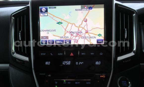 Nunua Ilio tumika Toyota Land Cruiser Fedha Gari ndani ya Mombasa nchini Kenya ya Pwani Nunua Ilio tumika Toyota Land Cruiser Fedha Gari ndani ya Mombasa nchini Kenya ya Pwani