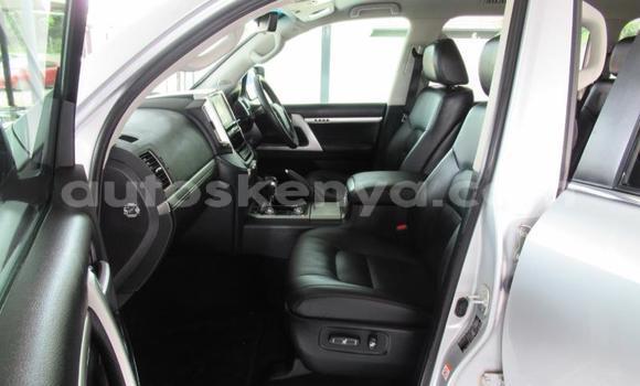 Nunua Ilio tumika Toyota Land Cruiser Fedha Gari ndani ya Mombasa nchini Kenya ya Pwani Nunua Ilio tumika Toyota Land Cruiser Fedha Gari ndani ya Mombasa nchini Kenya ya Pwani