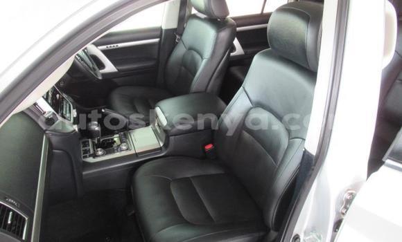 Nunua Ilio tumika Toyota Land Cruiser Fedha Gari ndani ya Mombasa nchini Kenya ya Pwani Nunua Ilio tumika Toyota Land Cruiser Fedha Gari ndani ya Mombasa nchini Kenya ya Pwani