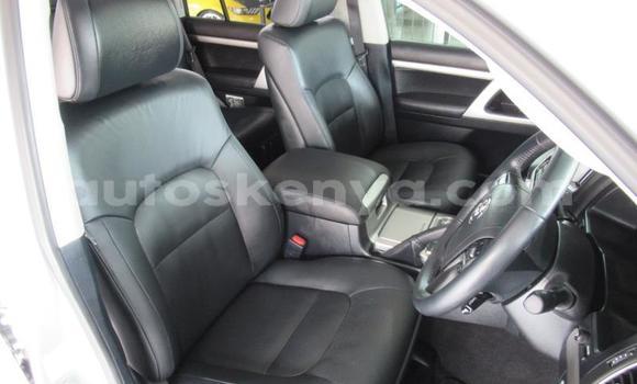 Nunua Ilio tumika Toyota Land Cruiser Fedha Gari ndani ya Mombasa nchini Kenya ya Pwani Nunua Ilio tumika Toyota Land Cruiser Fedha Gari ndani ya Mombasa nchini Kenya ya Pwani