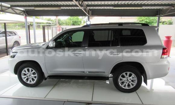 Nunua Ilio tumika Toyota Land Cruiser Fedha Gari ndani ya Mombasa nchini Kenya ya Pwani Nunua Ilio tumika Toyota Land Cruiser Fedha Gari ndani ya Mombasa nchini Kenya ya Pwani