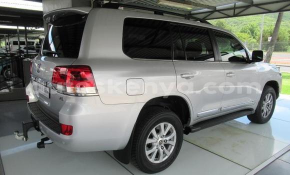 Nunua Ilio tumika Toyota Land Cruiser Fedha Gari ndani ya Mombasa nchini Kenya ya Pwani Nunua Ilio tumika Toyota Land Cruiser Fedha Gari ndani ya Mombasa nchini Kenya ya Pwani