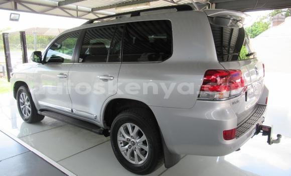 Nunua Ilio tumika Toyota Land Cruiser Fedha Gari ndani ya Mombasa nchini Kenya ya Pwani Nunua Ilio tumika Toyota Land Cruiser Fedha Gari ndani ya Mombasa nchini Kenya ya Pwani