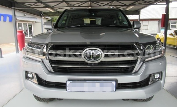 Nunua Ilio tumika Toyota Land Cruiser Fedha Gari ndani ya Mombasa nchini Kenya ya Pwani Nunua Ilio tumika Toyota Land Cruiser Fedha Gari ndani ya Mombasa nchini Kenya ya Pwani
