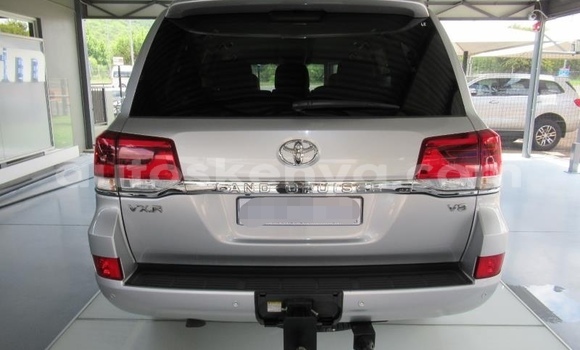 Nunua Ilio tumika Toyota Land Cruiser Fedha Gari ndani ya Mombasa nchini Kenya ya Pwani Nunua Ilio tumika Toyota Land Cruiser Fedha Gari ndani ya Mombasa nchini Kenya ya Pwani