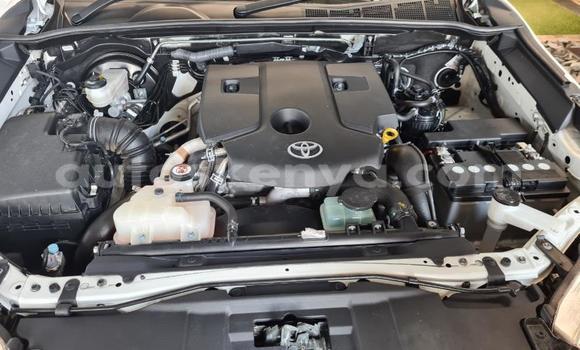 Nunua Ilio tumika Toyota Hilux Nyeupe Gari ndani ya Changamwe nchini Pwani Nunua Ilio tumika Toyota Hilux Nyeupe Gari ndani ya Changamwe nchini Pwani