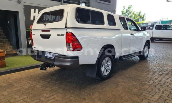 Nunua Ilio tumika Toyota Hilux Nyeupe Gari ndani ya Changamwe nchini Pwani Nunua Ilio tumika Toyota Hilux Nyeupe Gari ndani ya Changamwe nchini Pwani