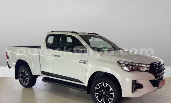 Buy Used Toyota Hilux White Car in Nairobi in Nairobi