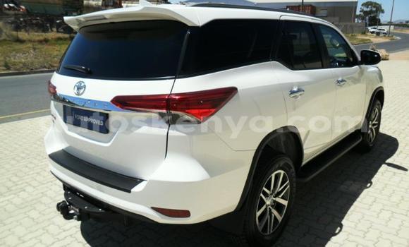 Nunua Ilio tumika Toyota Fortuner Nyeupe Gari ndani ya Mombasa nchini Kenya ya Pwani Nunua Ilio tumika Toyota Fortuner Nyeupe Gari ndani ya Mombasa nchini Kenya ya Pwani