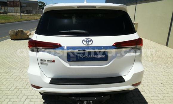Nunua Ilio tumika Toyota Fortuner Nyeupe Gari ndani ya Mombasa nchini Kenya ya Pwani Nunua Ilio tumika Toyota Fortuner Nyeupe Gari ndani ya Mombasa nchini Kenya ya Pwani