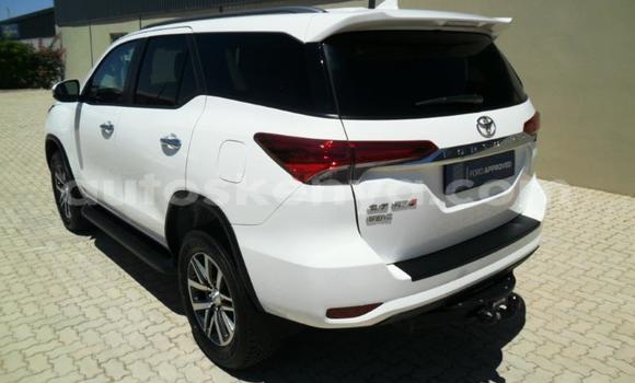 Nunua Ilio tumika Toyota Fortuner Nyeupe Gari ndani ya Mombasa nchini Kenya ya Pwani Nunua Ilio tumika Toyota Fortuner Nyeupe Gari ndani ya Mombasa nchini Kenya ya Pwani