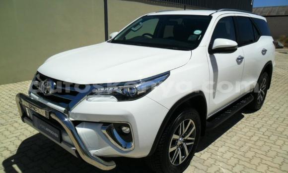 Nunua Ilio tumika Toyota Fortuner Nyeupe Gari ndani ya Mombasa nchini Kenya ya Pwani Nunua Ilio tumika Toyota Fortuner Nyeupe Gari ndani ya Mombasa nchini Kenya ya Pwani