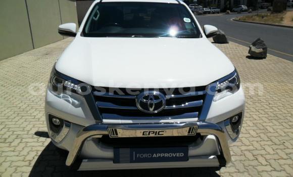 Nunua Ilio tumika Toyota Fortuner Nyeupe Gari ndani ya Mombasa nchini Kenya ya Pwani Nunua Ilio tumika Toyota Fortuner Nyeupe Gari ndani ya Mombasa nchini Kenya ya Pwani