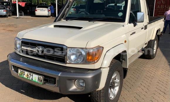 Nunua Ilio tumika Toyota Land Cruiser Nyeupe Gari ndani ya Kikuyu nchini Nairobi