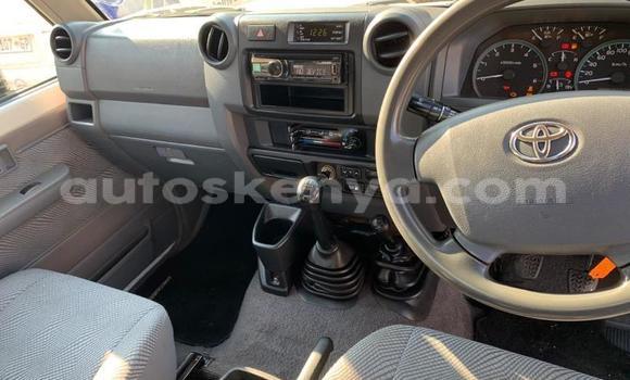 Nunua Ilio tumika Toyota Land Cruiser Nyeupe Gari ndani ya Kikuyu nchini Nairobi Nunua Ilio tumika Toyota Land Cruiser Nyeupe Gari ndani ya Kikuyu nchini Nairobi