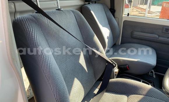 Nunua Ilio tumika Toyota Land Cruiser Nyeupe Gari ndani ya Kikuyu nchini Nairobi Nunua Ilio tumika Toyota Land Cruiser Nyeupe Gari ndani ya Kikuyu nchini Nairobi