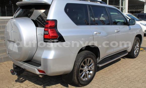 Nunua Ilio tumika Toyota Land Cruiser Prado Fedha Gari ndani ya Eldoret nchini Bonde la Ufafanuzi Nunua Ilio tumika Toyota Land Cruiser Prado Fedha Gari ndani ya Eldoret nchini Bonde la Ufafanuzi