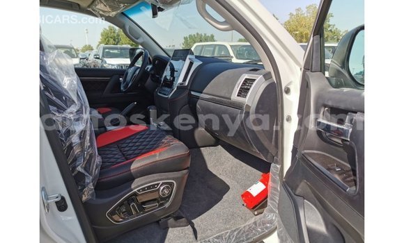 Imported Toyota Land Cruiser White Makiinaa iti Import - Dubai keessatti Central Kenya keessatti Imported Toyota Land Cruiser White Makiinaa iti Import - Dubai keessatti Central Kenya keessatti