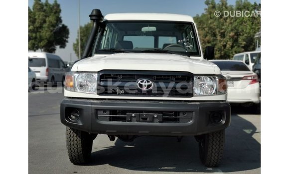 Nunua Imported Toyota Land Cruiser Nyeupe Gari ndani ya Import - Dubai nchini Kati Kenya Nunua Imported Toyota Land Cruiser Nyeupe Gari ndani ya Import - Dubai nchini Kati Kenya