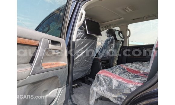 Nunua Imported Toyota Land Cruiser Nyeusi Gari ndani ya Import - Dubai nchini Kati Kenya Nunua Imported Toyota Land Cruiser Nyeusi Gari ndani ya Import - Dubai nchini Kati Kenya