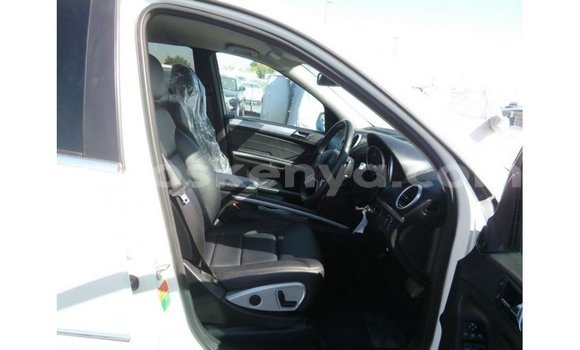 Nunua Imported Mercedes‒Benz 1117 Nyeupe Lori ndani ya Import - Dubai nchini Kati Kenya Nunua Imported Mercedes‒Benz 1117 Nyeupe Lori ndani ya Import - Dubai nchini Kati Kenya