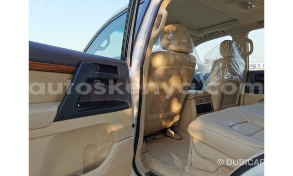 Buy Import Toyota Land Cruiser White Car in Import - Dubai in Central Kenya Buy Import Toyota Land Cruiser White Car in Import - Dubai in Central Kenya
