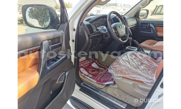 Buy Import Toyota Land Cruiser White Car in Import - Dubai in Central Kenya Buy Import Toyota Land Cruiser White Car in Import - Dubai in Central Kenya