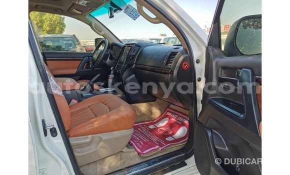 Buy Import Toyota Land Cruiser White Car in Import - Dubai in Central Kenya Buy Import Toyota Land Cruiser White Car in Import - Dubai in Central Kenya