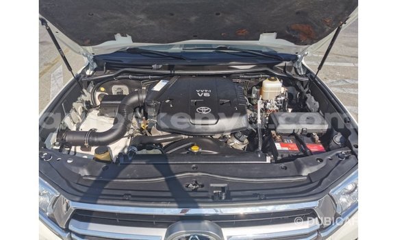 Buy Import Toyota Land Cruiser White Car in Import - Dubai in Central Kenya Buy Import Toyota Land Cruiser White Car in Import - Dubai in Central Kenya