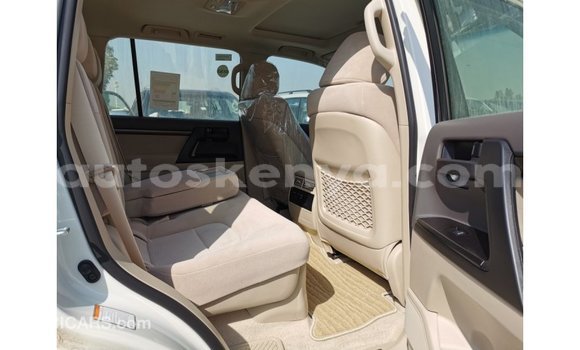 Buy Import Toyota Land Cruiser White Car in Import - Dubai in Central Kenya Buy Import Toyota Land Cruiser White Car in Import - Dubai in Central Kenya