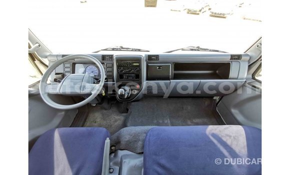 Imported Mitsubishi Carisma White Makiinaa iti Import - Dubai keessatti Central Kenya keessatti Imported Mitsubishi Carisma White Makiinaa iti Import - Dubai keessatti Central Kenya keessatti