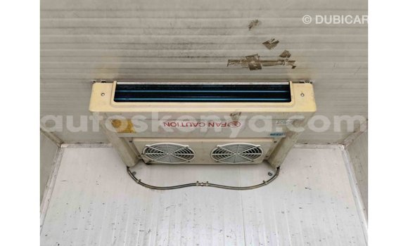 Imported Mitsubishi Carisma White Makiinaa iti Import - Dubai keessatti Central Kenya keessatti Imported Mitsubishi Carisma White Makiinaa iti Import - Dubai keessatti Central Kenya keessatti