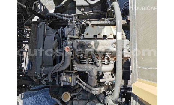 Imported Mitsubishi Carisma White Makiinaa iti Import - Dubai keessatti Central Kenya keessatti Imported Mitsubishi Carisma White Makiinaa iti Import - Dubai keessatti Central Kenya keessatti