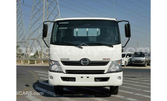 Imported Hino 300 Series White Netiree iti Import - Dubai keessatti Central Kenya keessatti Imported Hino 300 Series White Netiree iti Import - Dubai keessatti Central Kenya keessatti