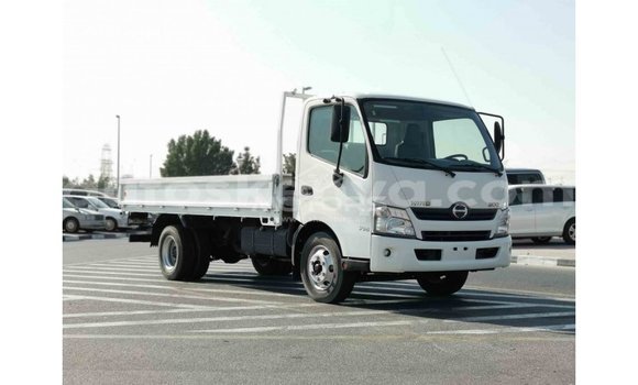 Imported Hino 300 Series White Netiree iti Import - Dubai keessatti Central Kenya keessatti Imported Hino 300 Series White Netiree iti Import - Dubai keessatti Central Kenya keessatti