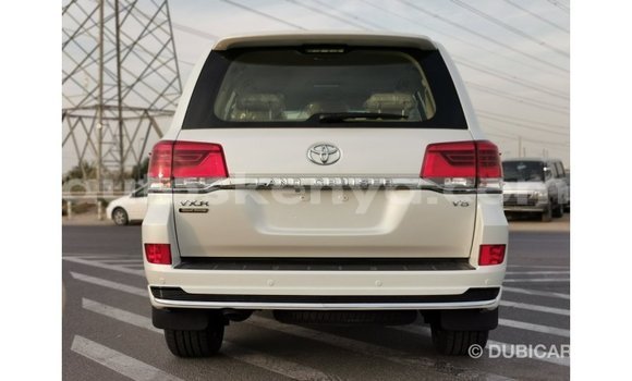 Nunua Imported Toyota Land Cruiser Nyeupe Gari ndani ya Import - Dubai nchini Kati Kenya Nunua Imported Toyota Land Cruiser Nyeupe Gari ndani ya Import - Dubai nchini Kati Kenya