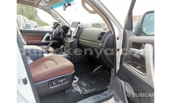 Nunua Imported Toyota Land Cruiser Nyeupe Gari ndani ya Import - Dubai nchini Kati Kenya Nunua Imported Toyota Land Cruiser Nyeupe Gari ndani ya Import - Dubai nchini Kati Kenya