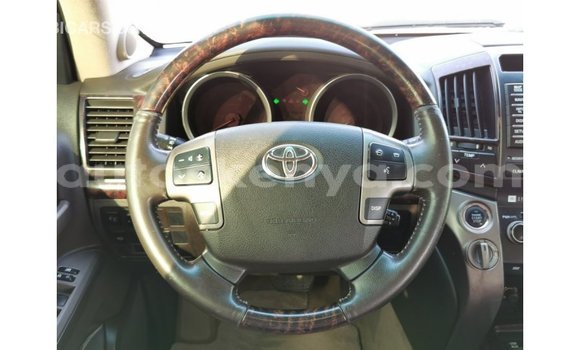 Nunua Imported Toyota Land Cruiser Nyeusi Gari ndani ya Import - Dubai nchini Kati Kenya Nunua Imported Toyota Land Cruiser Nyeusi Gari ndani ya Import - Dubai nchini Kati Kenya