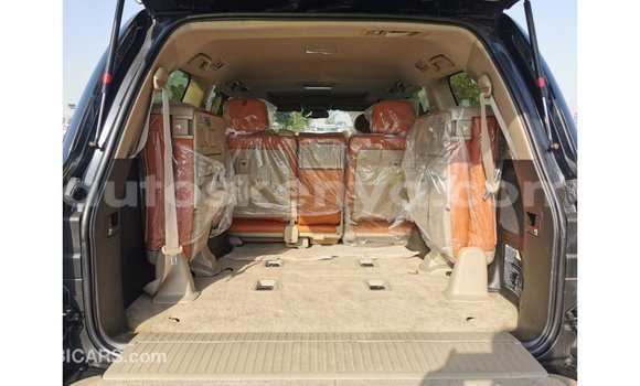 Nunua Imported Toyota Land Cruiser Nyeusi Gari ndani ya Import - Dubai nchini Kati Kenya Nunua Imported Toyota Land Cruiser Nyeusi Gari ndani ya Import - Dubai nchini Kati Kenya