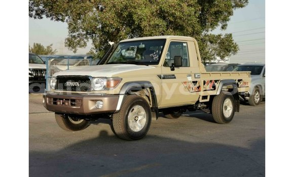 Imported Toyota Land Cruiser Beige Makiinaa iti Import - Dubai keessatti Central Kenya keessatti Imported Toyota Land Cruiser Beige Makiinaa iti Import - Dubai keessatti Central Kenya keessatti