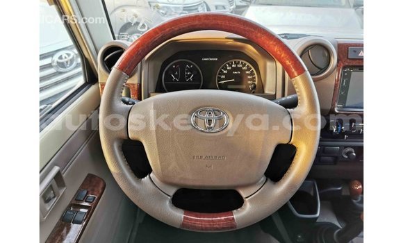 Imported Toyota Land Cruiser Beige Makiinaa iti Import - Dubai keessatti Central Kenya keessatti Imported Toyota Land Cruiser Beige Makiinaa iti Import - Dubai keessatti Central Kenya keessatti