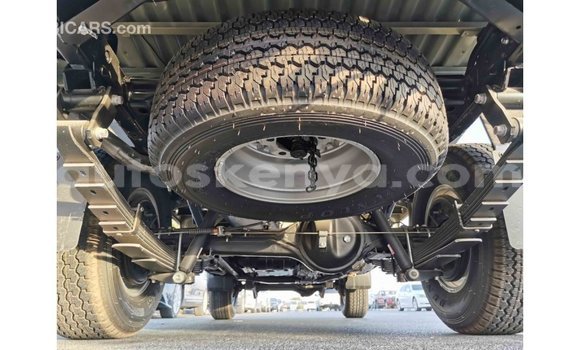 Imported Toyota Land Cruiser Beige Makiinaa iti Import - Dubai keessatti Central Kenya keessatti Imported Toyota Land Cruiser Beige Makiinaa iti Import - Dubai keessatti Central Kenya keessatti