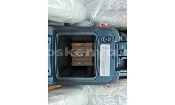 Imported Toyota Prado White Makiinaa iti Import - Dubai keessatti Central Kenya keessatti Imported Toyota Prado White Makiinaa iti Import - Dubai keessatti Central Kenya keessatti