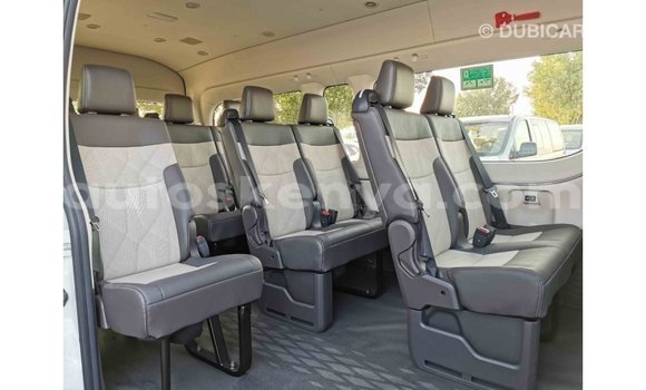 Buy Import Toyota Hiace White Car in Import - Dubai in Central Kenya Buy Import Toyota Hiace White Car in Import - Dubai in Central Kenya