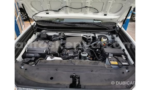 Nunua Imported Toyota Prado Nyeupe Gari ndani ya Import - Dubai nchini Kati Kenya Nunua Imported Toyota Prado Nyeupe Gari ndani ya Import - Dubai nchini Kati Kenya