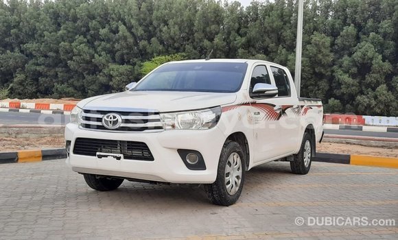 Imported Toyota Hilux White Makiinaa iti Import - Dubai keessatti Central Kenya keessatti Imported Toyota Hilux White Makiinaa iti Import - Dubai keessatti Central Kenya keessatti