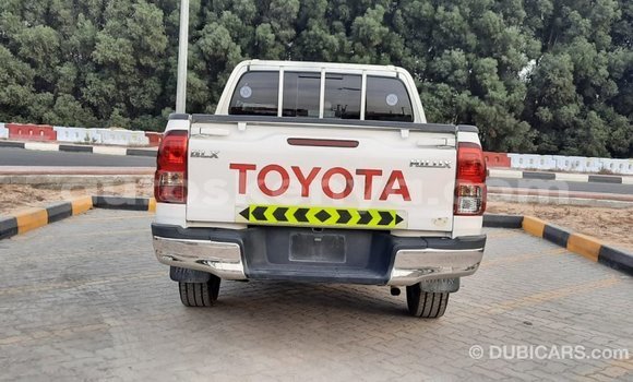 Imported Toyota Hilux White Makiinaa iti Import - Dubai keessatti Central Kenya keessatti Imported Toyota Hilux White Makiinaa iti Import - Dubai keessatti Central Kenya keessatti