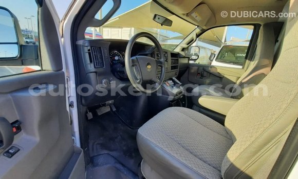 Imported Chevrolet Express White Makiinaa iti Import - Dubai keessatti Central Kenya keessatti Imported Chevrolet Express White Makiinaa iti Import - Dubai keessatti Central Kenya keessatti